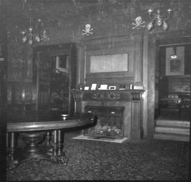 Postcard of Skull and Bones Society Building News Photo - Getty Images